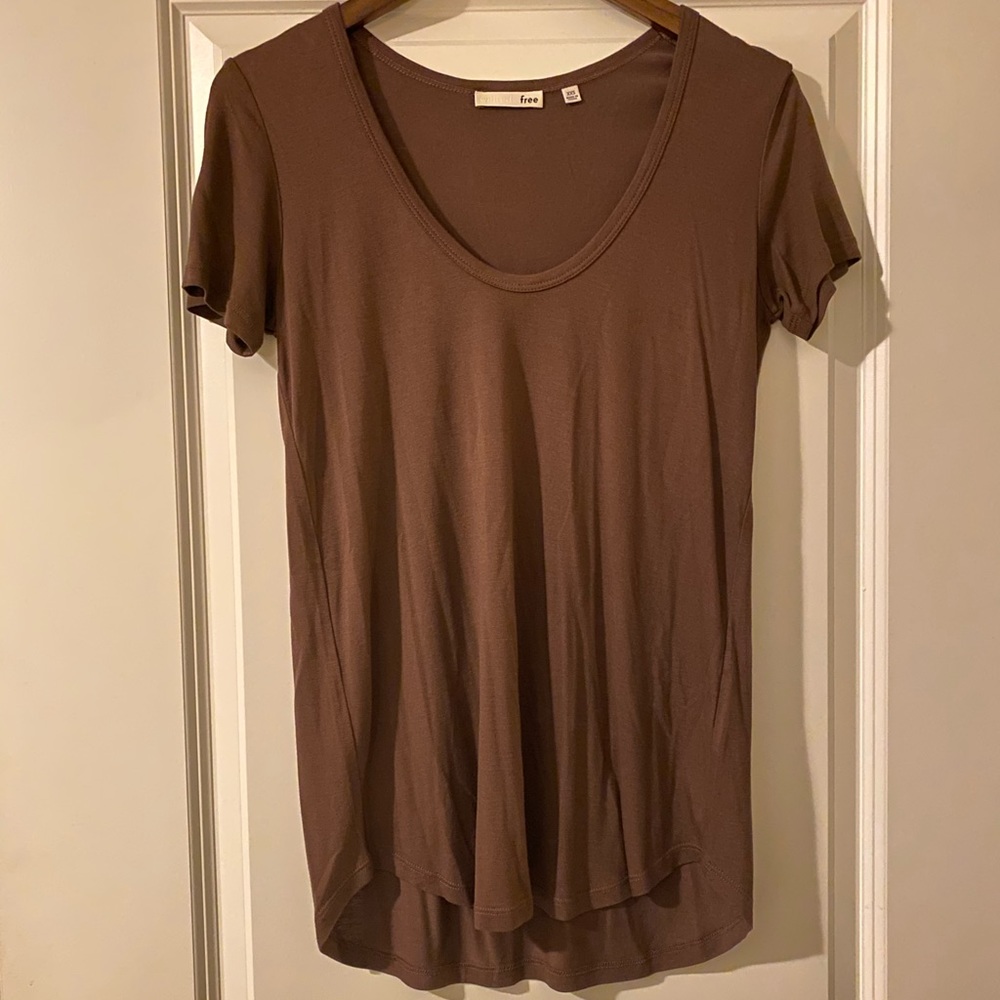 Wilfred short sleeve scoop neck tee in brown